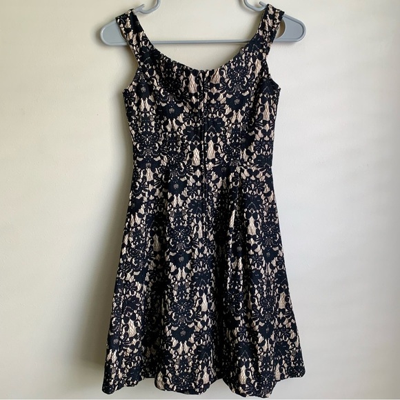 Francesca's Black Lace Overlay Sweetheart Fit & Flare Mini Dress SZ XS - Picture 4 of 6